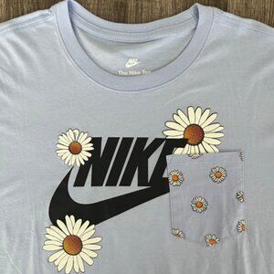 NIKE Sportswear The Nike Tee Floral Daisy Pocket T-Shirt NWOT – Unisex